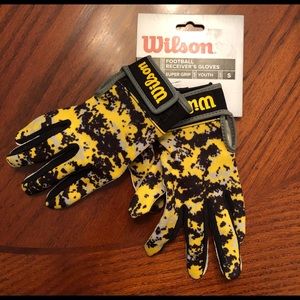 Wilson Football Receiver Yellow Gloves Super Grip Youth Size Small NWT